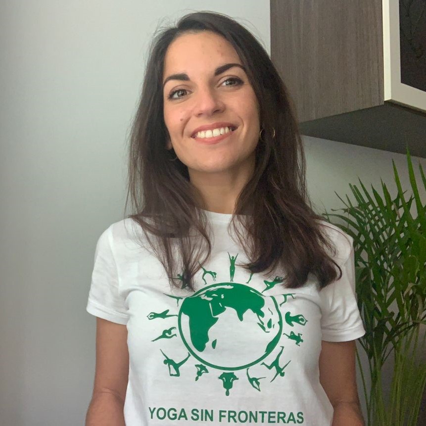 Voluntaria de Yoga Sin Fronteras